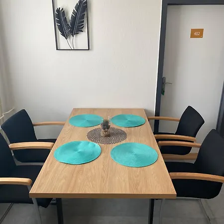 Hostel Bp / Urbinska 144